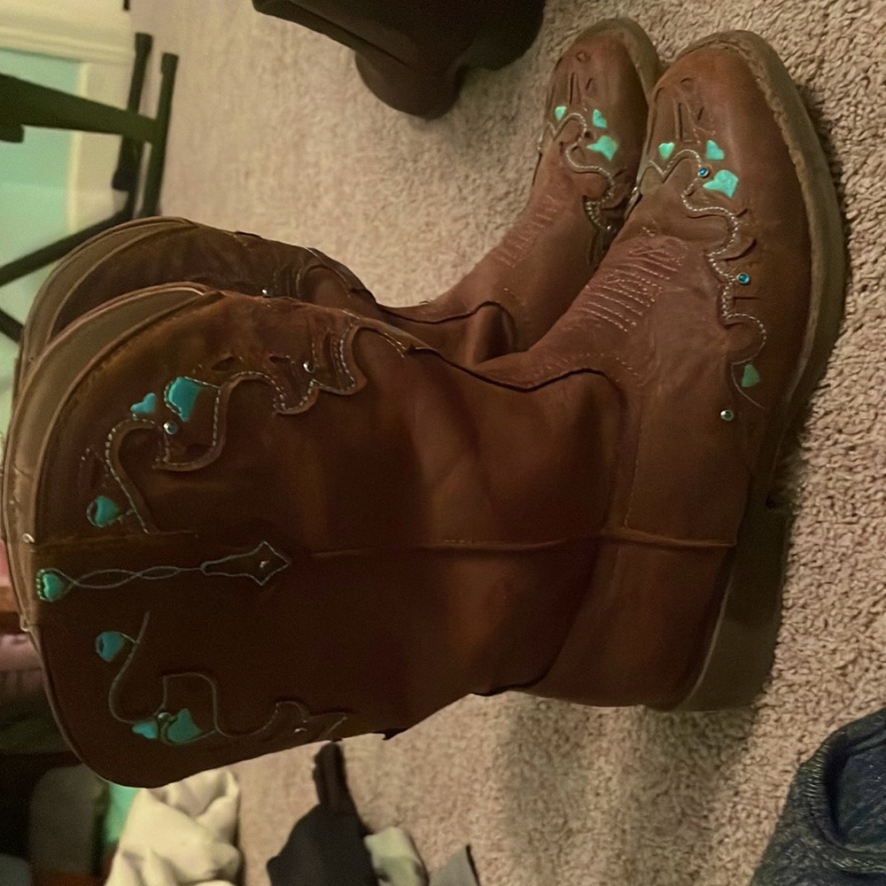 Cute teal boots for younger girlies!